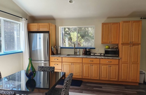 Gualala Apartment | Asian-themed Queen's Loft Apartment 10 mins to the beach and downtown!