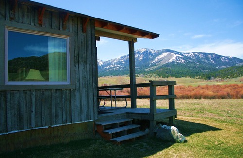 Gardiner Cabin | Aspen Cabin Near Yellowstone - Horse Rides, Zip Lining, Rafting, Hiking