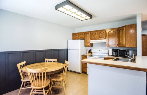 Red Lodge Condo | Aspen Cozy 2 Bed/2 Bath Condo Unit #8 on Golf Course with Hot tub/Sauna/Pool