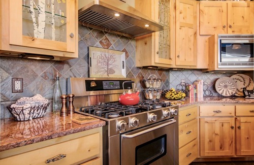 Windcliff Estates House | Aspen Leaf Chalet Vacation Home at Windcliff by RedAwning
