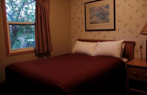 Waterton Park Hotel | Aspen Village