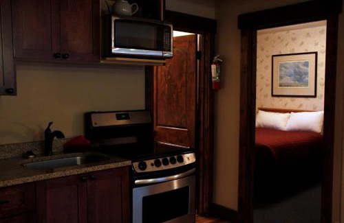 Waterton Park Hotel | Aspen Village