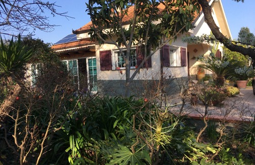 Cisano sul Neva Villa | At 8km from the sea two-story apartment in villa