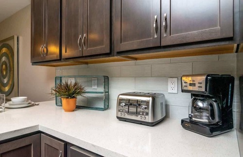 Cottonwood Heights Condo | At Base of Cottonwoods! * Private Hot Tub * Xbox *