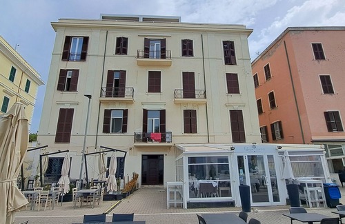 Civitavecchia Apartment | At Belle Vue Apartment enjoy the stunning sea view and romantic sunset