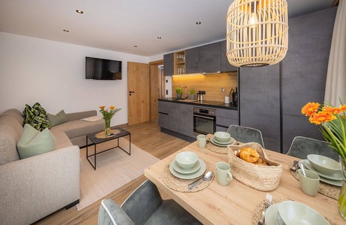Bruck an der Grossglocknerstrasse Apartment | Lovely apartment for 4 people with WIFI, TV, terrace, pets allowed and panoramic view