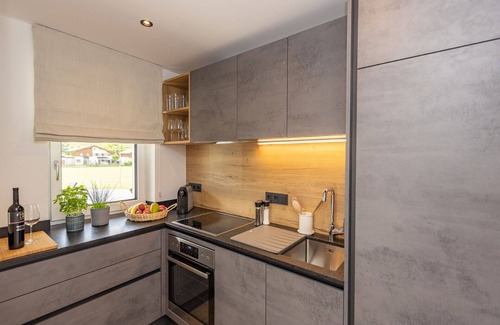 Bruck an der Grossglocknerstrasse Apartment | Cosy apartment for 4 people with WIFI, TV, balcony, pets allowed and panoramic view