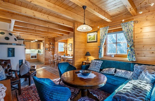 Heiligenblut House | Stunning private villa for 7 people with TV, terrace, pets allowed and parking