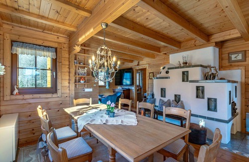 Heiligenblut House | Stunning private villa for 7 people with TV, terrace, pets allowed and parking