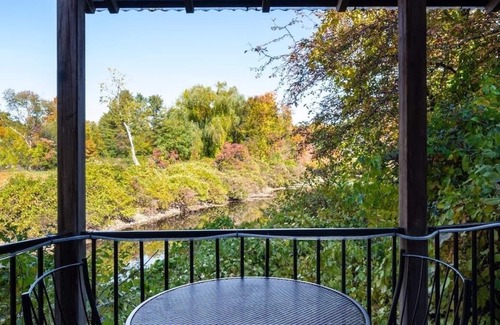 Peterborough Condo | At Riverhouse you will find a home away from home!