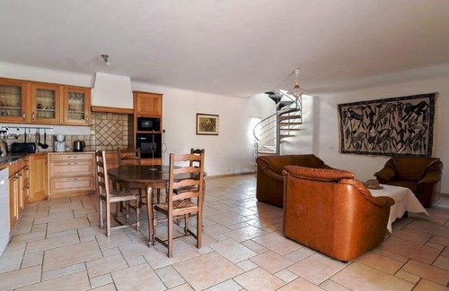 Peypin-d'Aigues Apartment | At the foot of the luberon, apartment with terrace on domain with pool