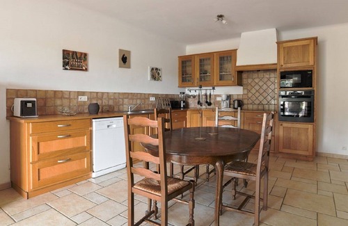 Peypin-d'Aigues Apartment | At the foot of the luberon, apartment with terrace on domain with pool