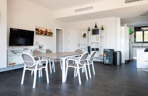 Torredembarra House | AT033 La Siesta: Villa con A/A, wifi, parking y piscina privada