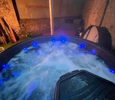 Avranches Apartment | Atelier du spa jacuzzi illimité proche du mont saint Michel