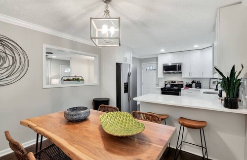 Fair Oaks House | ATH - Sleeps 6 - 3 Beds - Pet Friendly - 1398 (ST3)