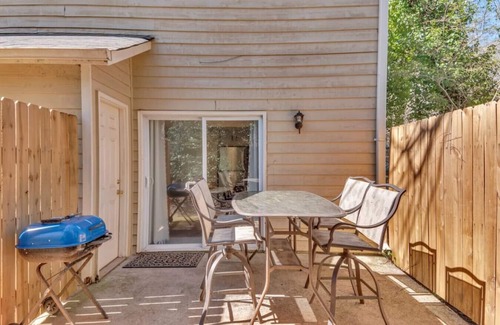 Smyrna House | ATH - Smyrna - Sleeps 4 - 2 Beds - Pet friendly - CC3