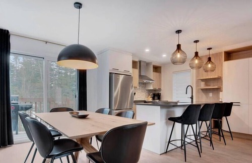 Pont-Rouge Ski Chalet | Athena | Confort et Familial | Spa et Piscine