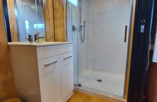 Athenree Apartment | Athenree Haven: Peaceful new studio on nature's doorstep!