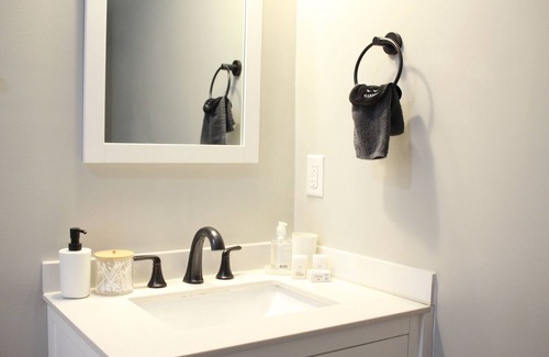 Atlanta Apartment | ATL 4BR/2BA Gem: Near City Amenities
