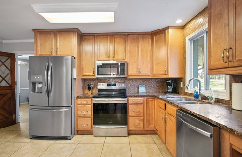 Atlanta House | Atlanta 4BR Family Home | King Bed + Yard +FirePit