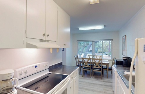 Jekyll Island Apartment | ATLANTIC BREEZE #8 2 bedrooms, 2 bathrooms