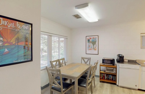 Jekyll Island Apartment | ATLANTIC BREEZE #8 2 bedrooms, 2 bathrooms