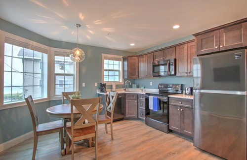 Old Orchard Beach Condo | Atlantic Ocean Suites - Sand Dune Suite 11 (1 Bedroom)