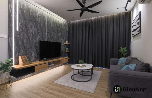 Malacca City Apartment | Atlantis 65' TV Gigantic Pool View 3107 iHousing