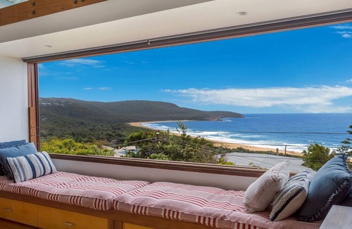 Killcare House | Atlas - House for all seasons, spa with ocean views and cozy fireplace