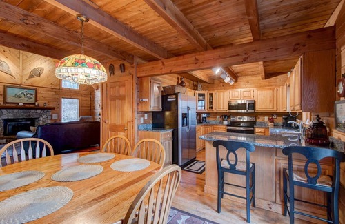 Boone Cabin | Atop Boone - Sleeping Loft, Pet Friendly, Jacuzzi Tub, large deck with great views!