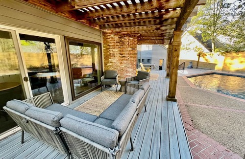 East Memphis House | Atrium/sauna/gym/heated pool/5000 sf