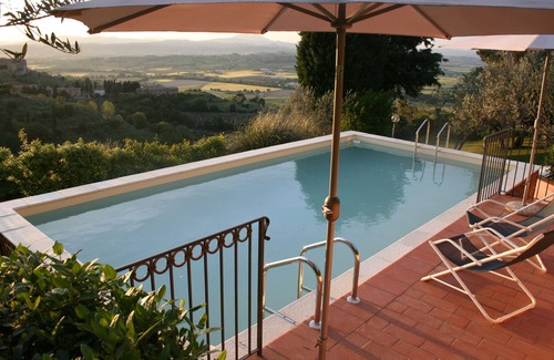 Bettona Villa | Attic in Villa with Swimming Pool near Assisi