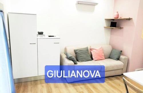Giulianova Apartment | Attico con Terrazzo Panoramico e cucina attrezzata, Nel centro di Giulianova, a due passi dal Mare, Con Servizio biciclette
