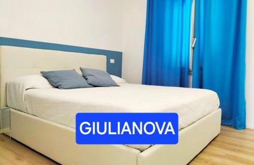 Giulianova Apartment | Attico con Terrazzo Panoramico e cucina attrezzata, Nel centro di Giulianova, a due passi dal Mare, Con Servizio biciclette