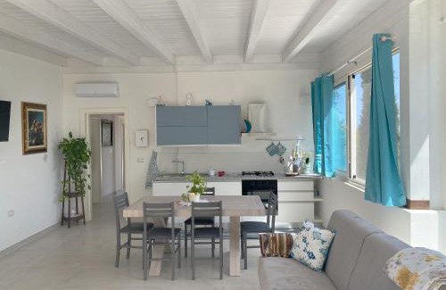 Torre Pali Apartment | Attico vista mare in villa antica
