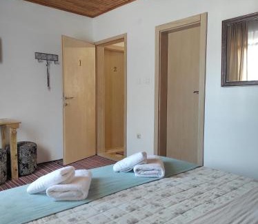 Jezerce Bed & Breakfast | Attico Viva