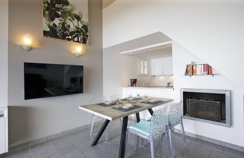 Susello Apartment | Attractive 4½-room apartment with 3 balconies, pool and dream view