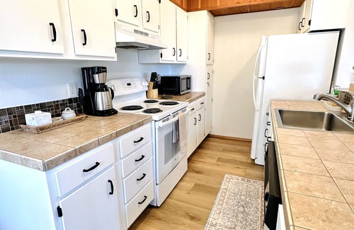 Kings Beach House | Attractive all-season townhome! Less than 10 min to Northstar, 3 min to beach!