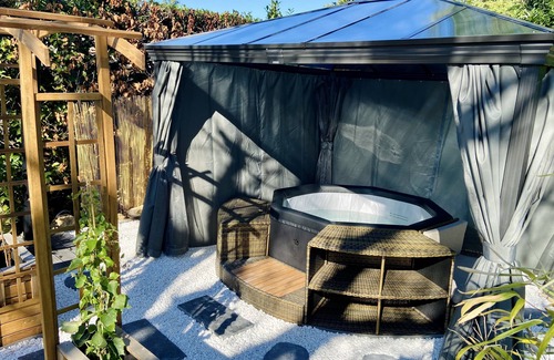 Illats Cottage | Attractive designer gîte with garden and jacuzzi, between Bordeaux and the Graves vineyards