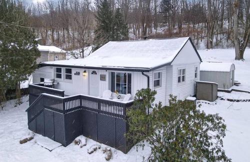 Sherrodsville House | Atwood Breeze: Tranquil Lake Escape