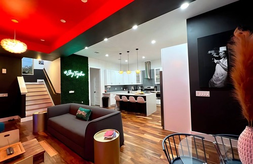 MLK House | ATX Hype House 6th Street 5 min Drive