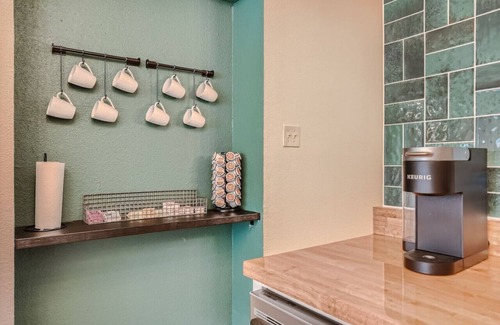 Sweetbriar Apartment | ATX Jukebox | Jacuzzi | Shuffleboard | Fire Pit