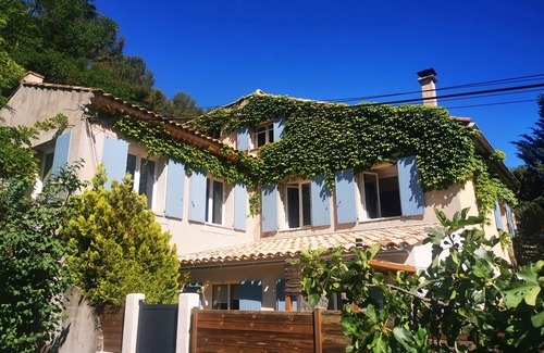 Est House | ATYPICAL PROVENCAL COUNTRY HOUSE WITH SWIMMING POOL