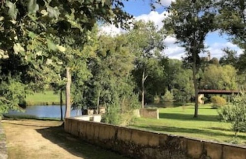 Merry-sur-Yonne House | Au Cœur dun Domaine, Ancienne Ferme Rénovée Avec Goût au Bord de Lyonne