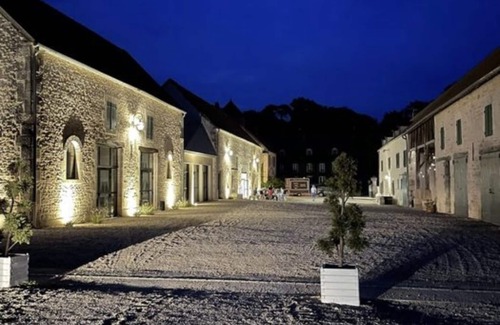 Merry-sur-Yonne House | Au Cœur dun Domaine, Ancienne Ferme Rénovée Avec Goût au Bord de Lyonne