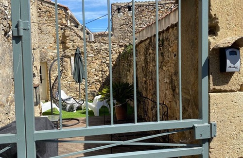 Saint-Paul-les-Fonts House | Au dix Huit