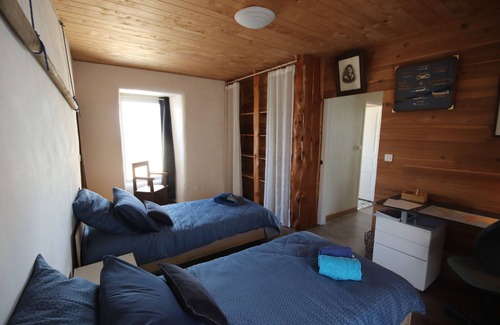 Loperec House | Au Pied des Monts D'arrée, Magnifique Gîte Calme et Spacieux Pour 4 Personnes!