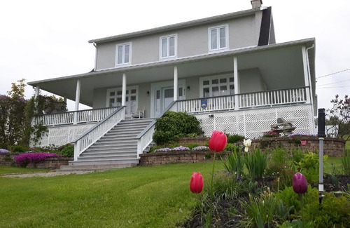 Cap-a-l'Aigle Bed & Breakfast | auberge gite maison des lilas