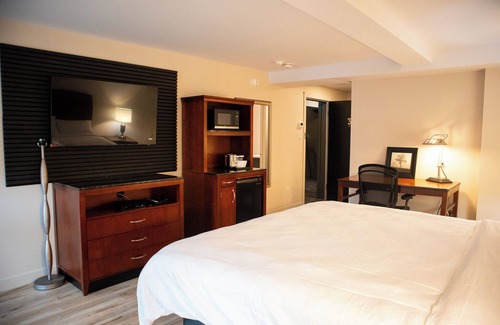 Alfred Hotel | Auberge Le Chardo Inn