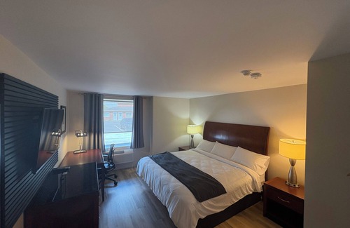 Alfred Hotel | Auberge Le Chardo Inn